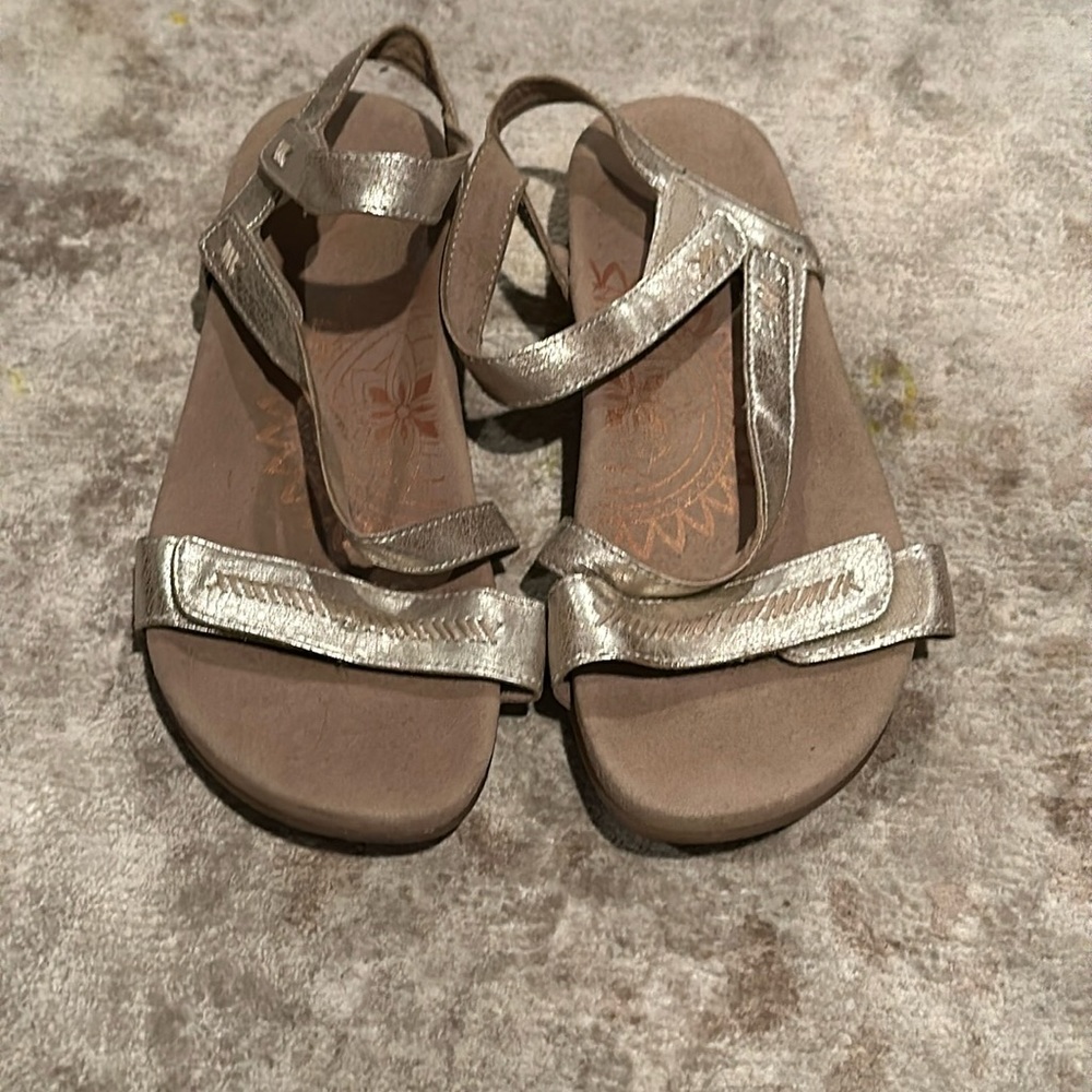 Aetrex metallic gold leather  sandals